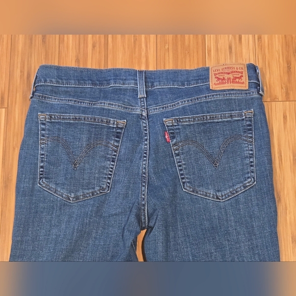 Levis Classic Blue Distressed Women Jeans - Picture 6 of 8